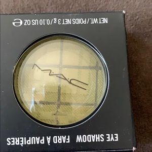Mac eyeshadow new in box Enviably Fun